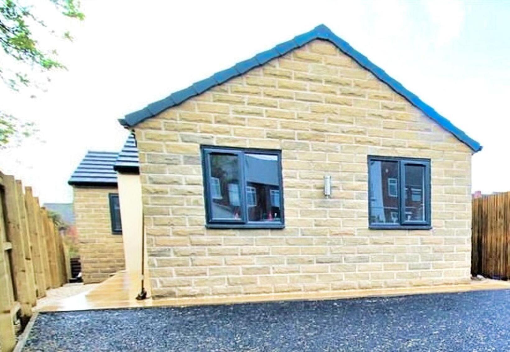 Rotherham - Rawmarsh - Great Customer Feedback - 2 Bed Bungalow - New Build - High End Furnishings - Wheel Chair Accessible - Large Enclosed Garden - Dog Friendly Екстериор снимка