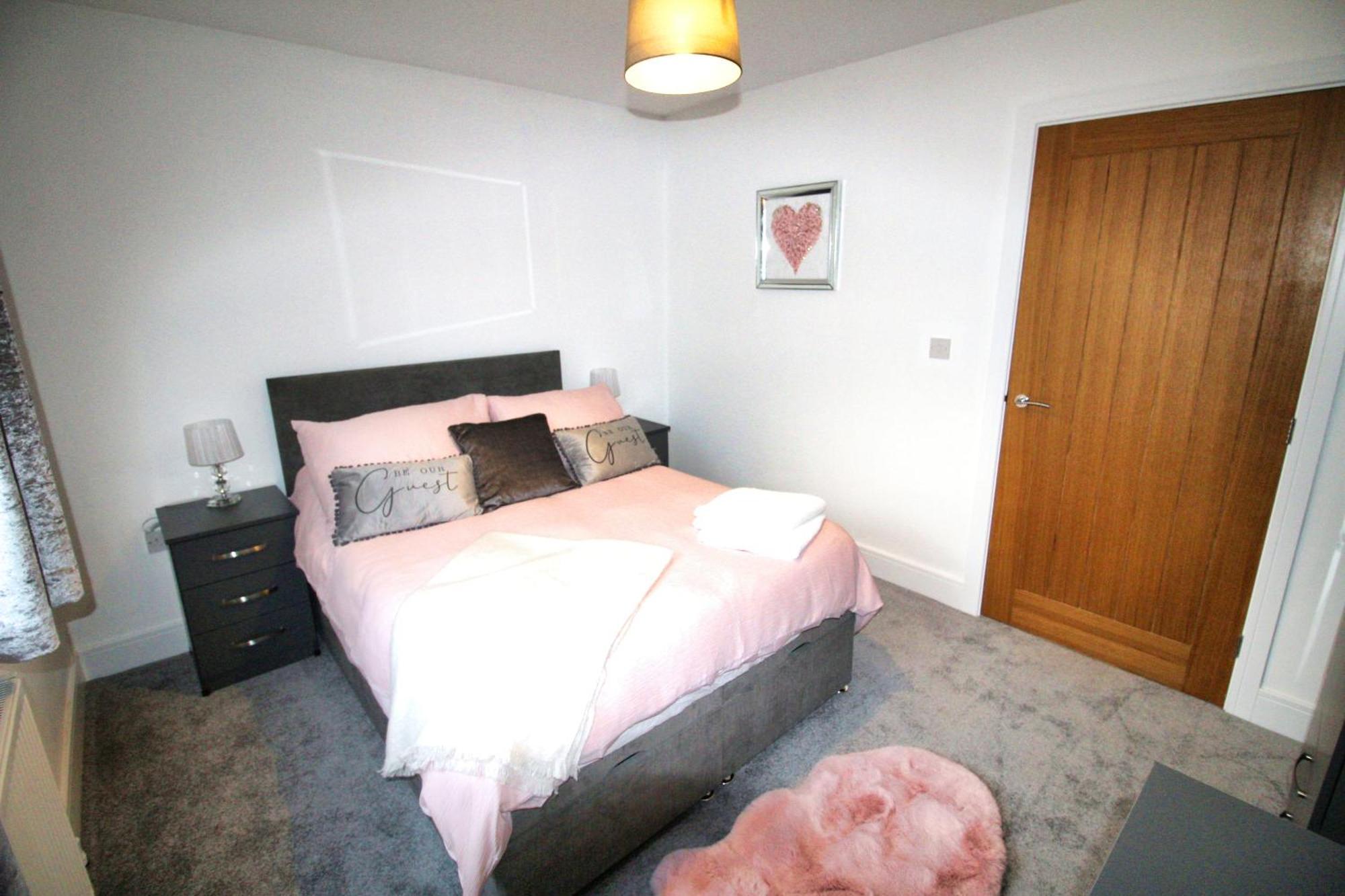 Rotherham - Rawmarsh - Great Customer Feedback - 2 Bed Bungalow - New Build - High End Furnishings - Wheel Chair Accessible - Large Enclosed Garden - Dog Friendly Екстериор снимка