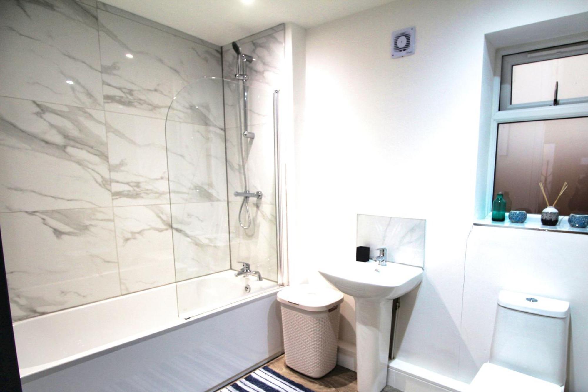 Rotherham - Rawmarsh - Great Customer Feedback - 2 Bed Bungalow - New Build - High End Furnishings - Wheel Chair Accessible - Large Enclosed Garden - Dog Friendly Екстериор снимка