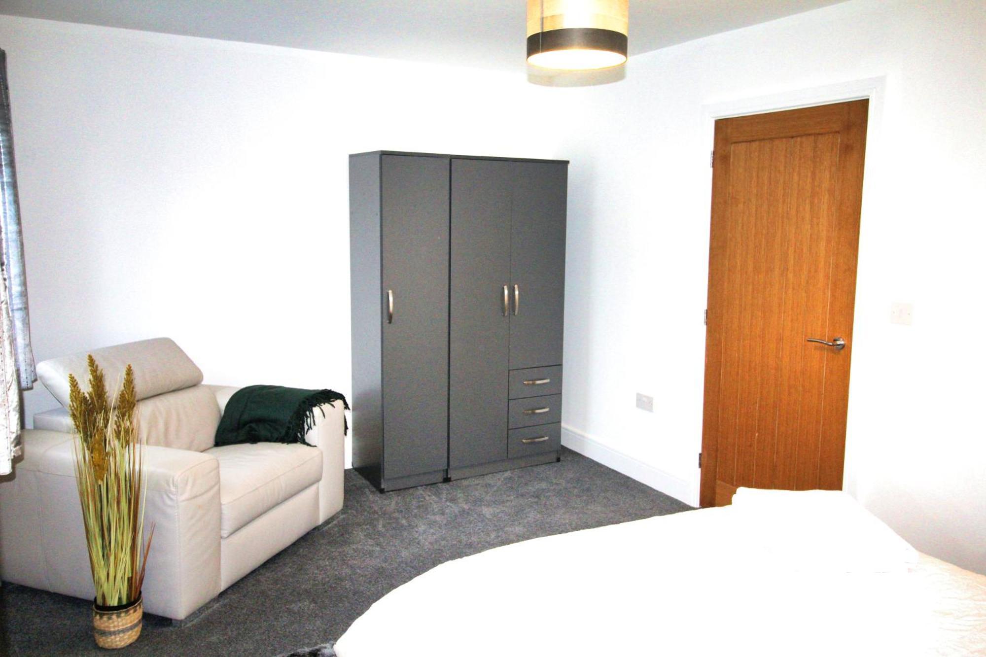 Rotherham - Rawmarsh - Great Customer Feedback - 2 Bed Bungalow - New Build - High End Furnishings - Wheel Chair Accessible - Large Enclosed Garden - Dog Friendly Екстериор снимка