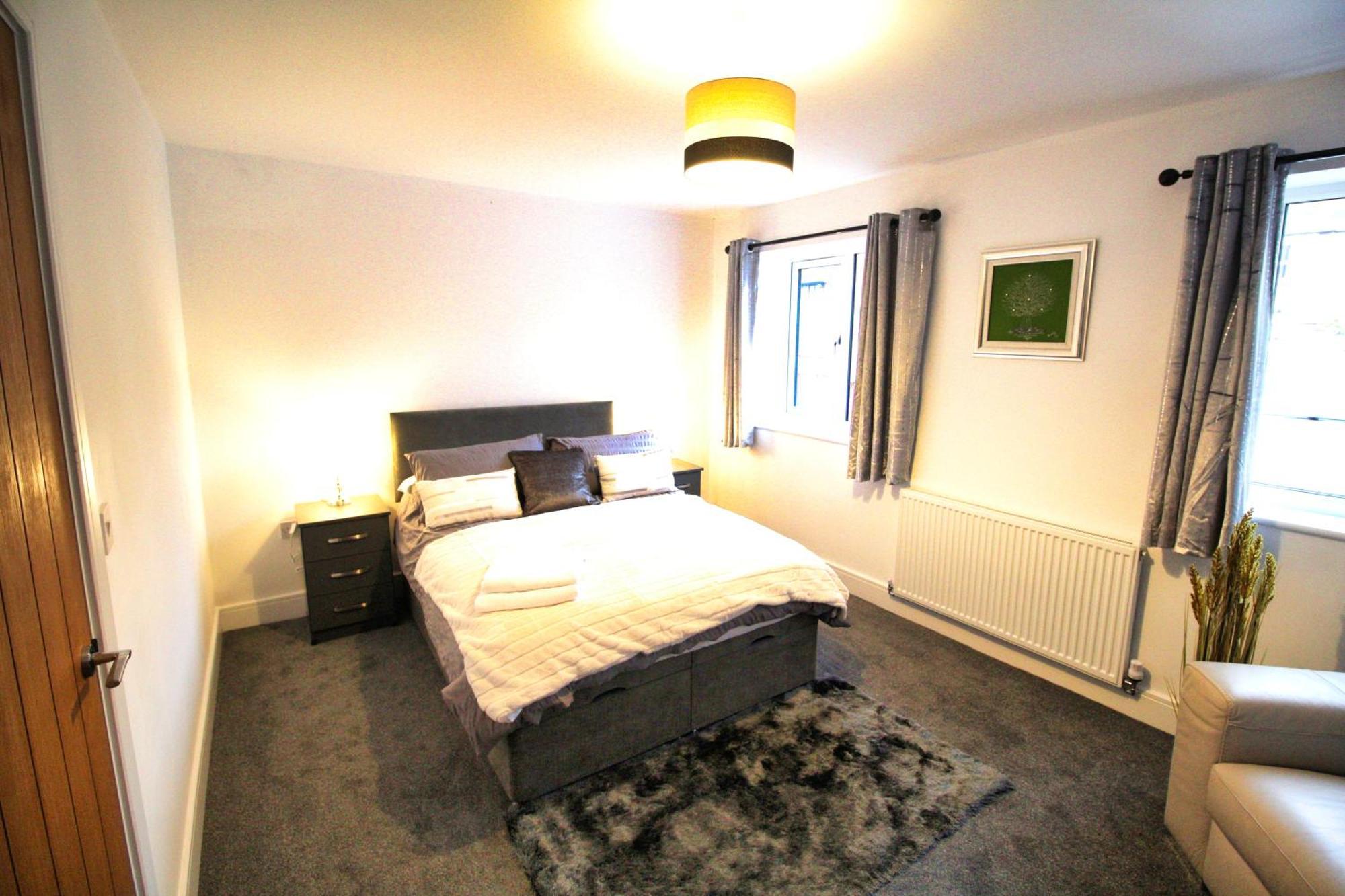 Rotherham - Rawmarsh - Great Customer Feedback - 2 Bed Bungalow - New Build - High End Furnishings - Wheel Chair Accessible - Large Enclosed Garden - Dog Friendly Екстериор снимка