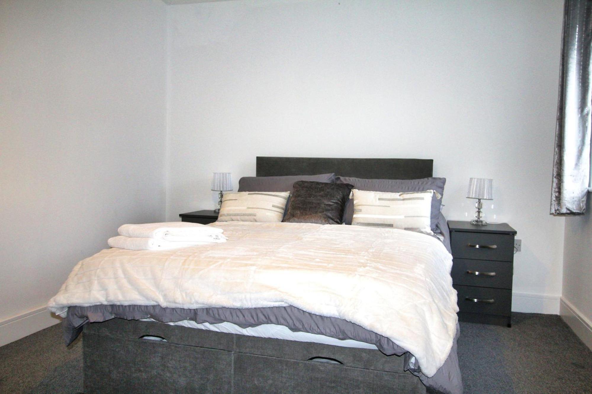 Rotherham - Rawmarsh - Great Customer Feedback - 2 Bed Bungalow - New Build - High End Furnishings - Wheel Chair Accessible - Large Enclosed Garden - Dog Friendly Екстериор снимка