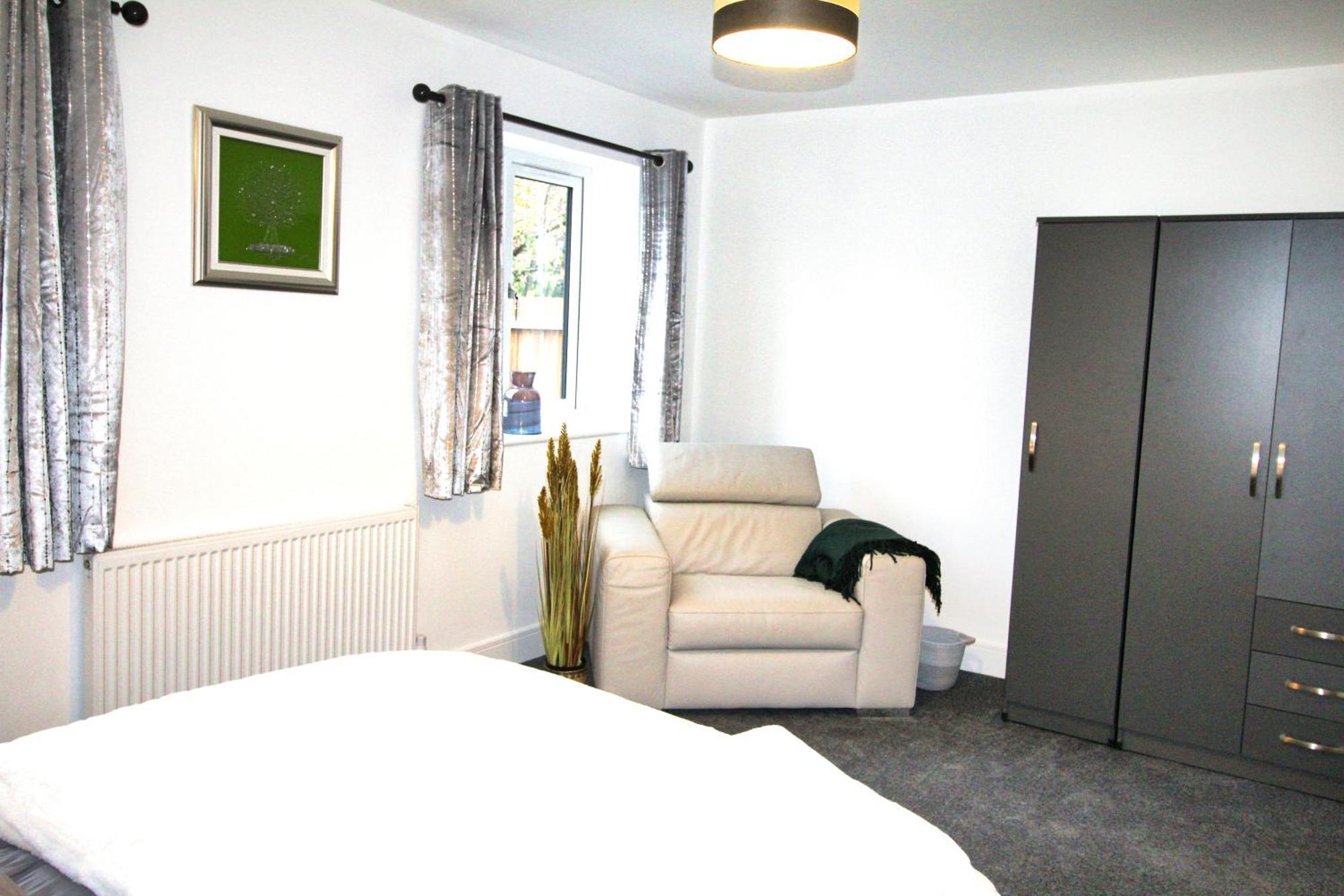 Rotherham - Rawmarsh - Great Customer Feedback - 2 Bed Bungalow - New Build - High End Furnishings - Wheel Chair Accessible - Large Enclosed Garden - Dog Friendly Екстериор снимка