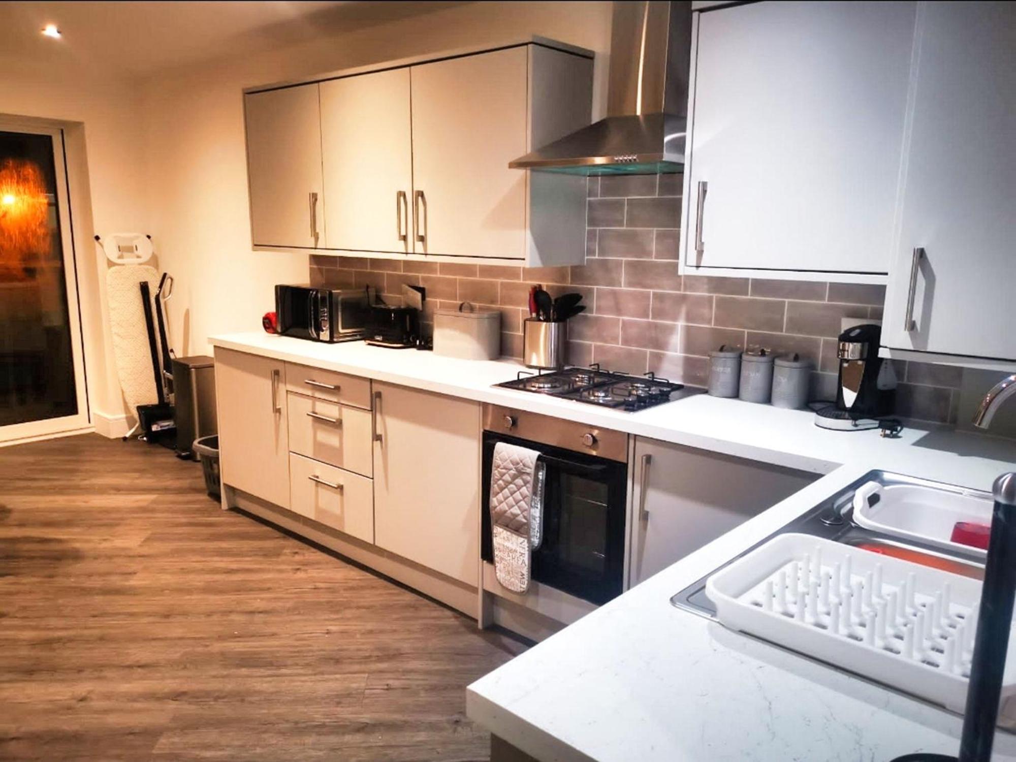 Rotherham - Rawmarsh - Great Customer Feedback - 2 Bed Bungalow - New Build - High End Furnishings - Wheel Chair Accessible - Large Enclosed Garden - Dog Friendly Екстериор снимка
